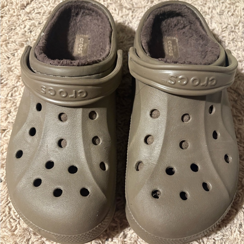 GREEN FLEECE LINED CROCS